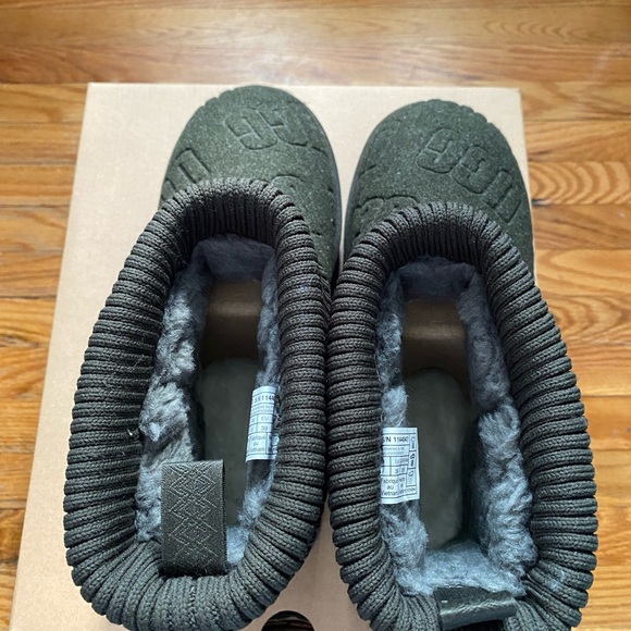 UGG Women's Classic Mini Platform Felted Boot - Picture 7 of 8